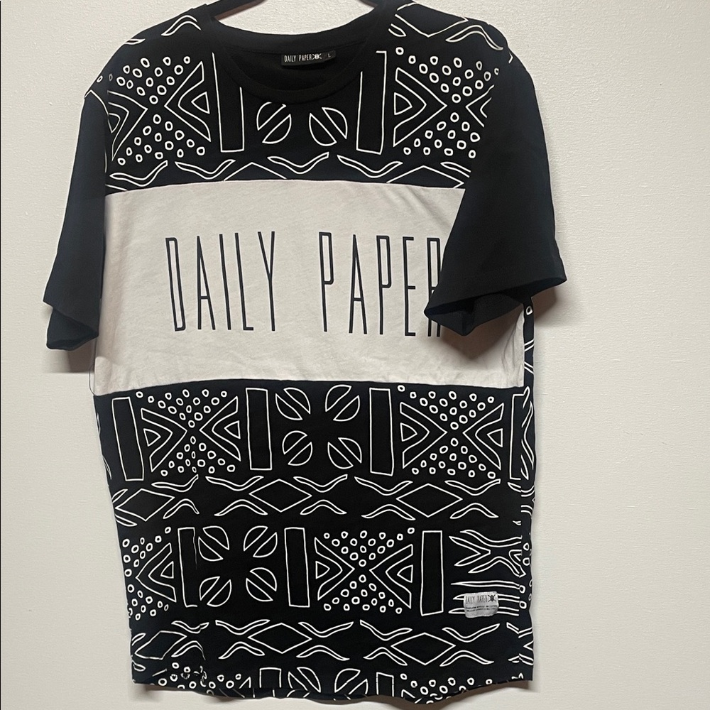 Daily Paper Men’s Black/White geometric Patterned Tee size Large